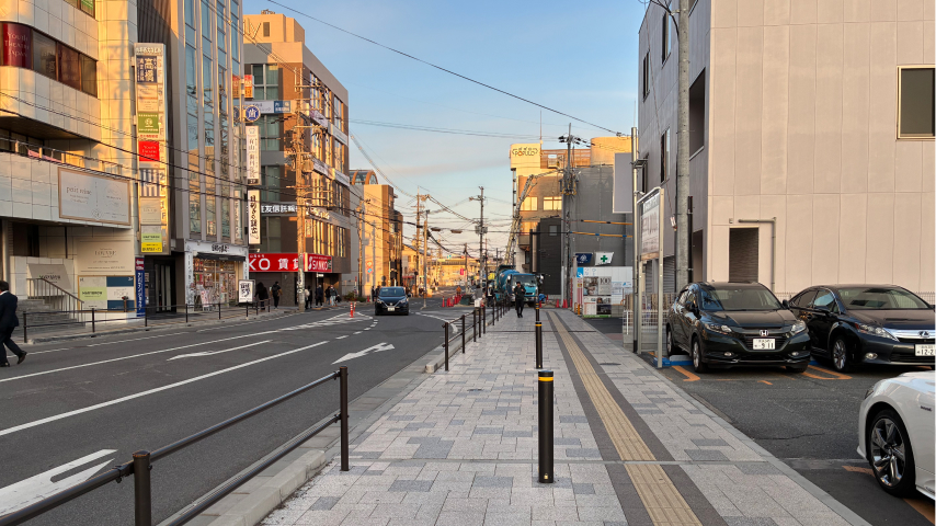 近鉄大和西大寺駅付近の道路