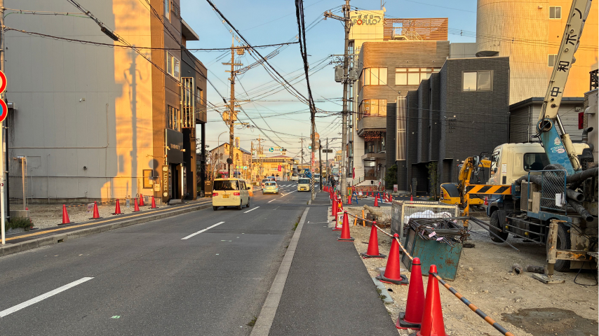 近鉄大和西大寺駅付近の道路
