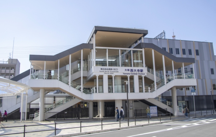 近鉄大和西大寺駅